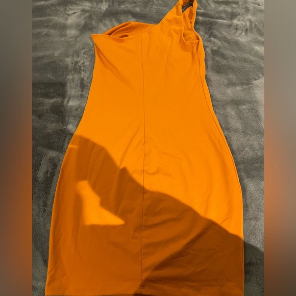 Dynamite one shoulder bodycon dress, never worn no tags - Picture 2 of 2